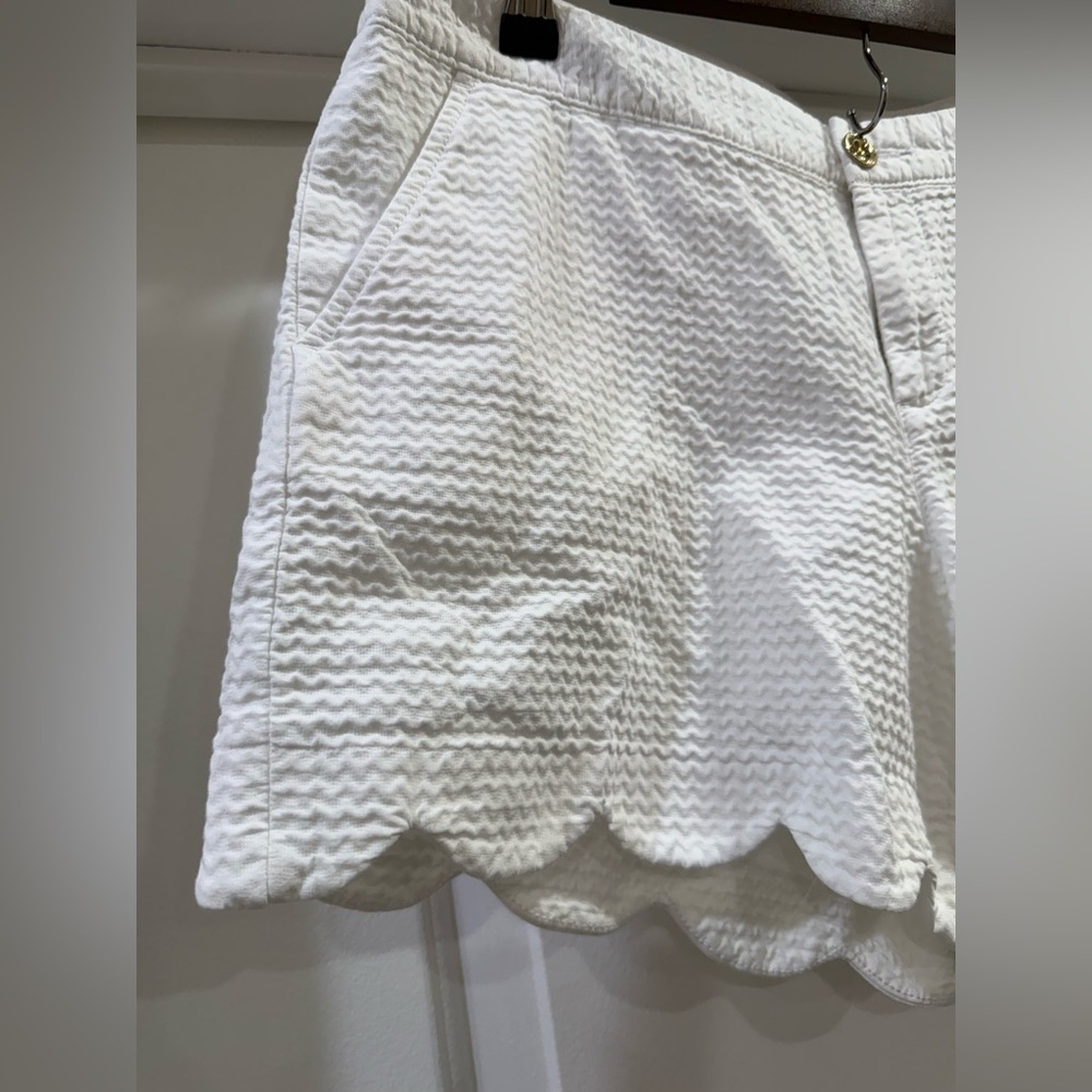 Lilly Pulitzer White Buttercup Scalloped High Waist Shorts Size 8 - Picture 3 of 14
